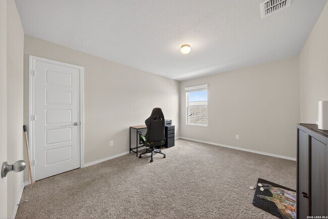 Building Photo - 4 Bedroom/2.5 Bath Summerhill Subdivision