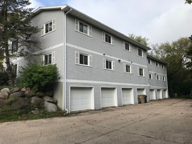 Garage Available - 2881 Cimarron Trl