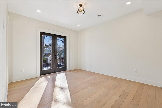Building Photo - 4428 Albemarle St NW