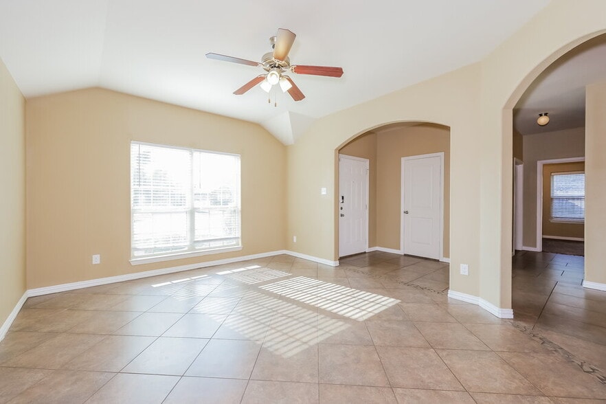 Building Photo - 7681 Hollow Point Dr