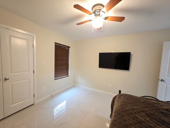 Building Photo - 1413 El CAPORAL DR.