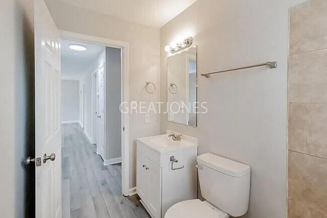 Building Photo - 529 Oakland Ave