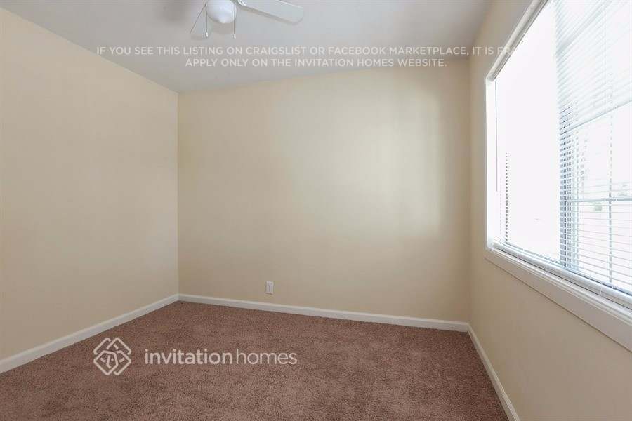 Building Photo - 8002 Crosnoe Ave