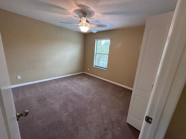 Building Photo - Available Mid May! Spacious 4/2 Single Fam...