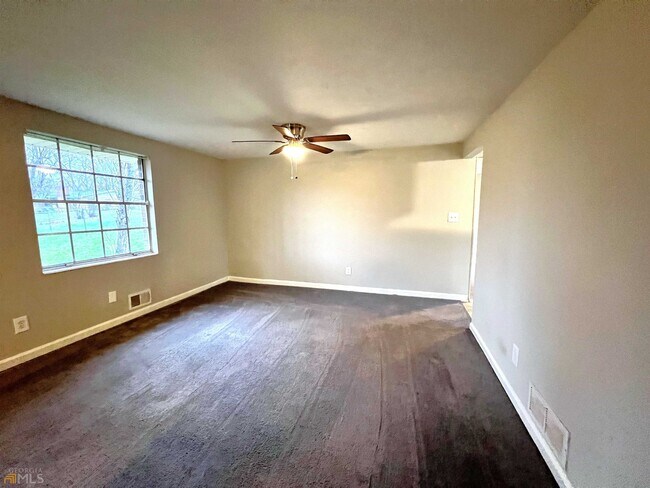 Building Photo - 107 Kristy Ln