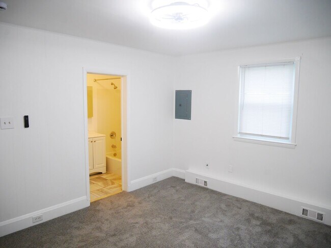 Building Photo - 305 A S Marlyn Ave