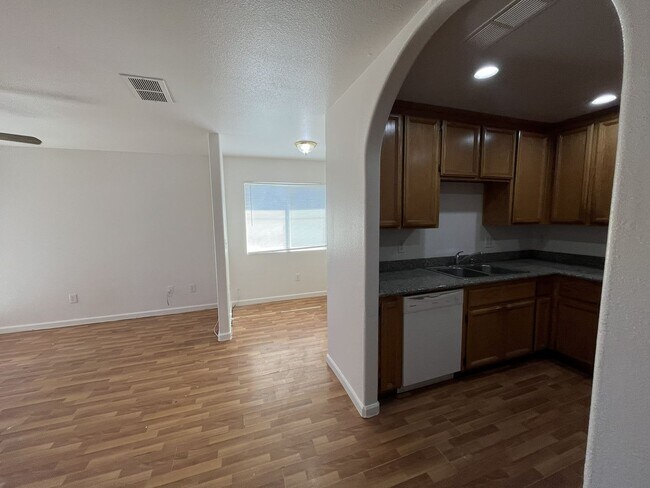 Building Photo - SAC T 1138