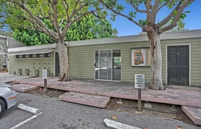 Building Photo - 280 Easy St