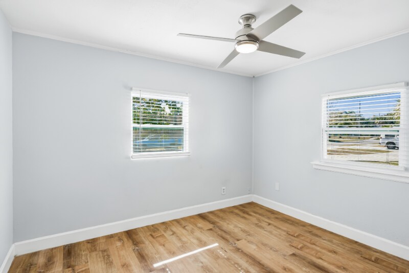 Building Photo - 917 56th Ave N