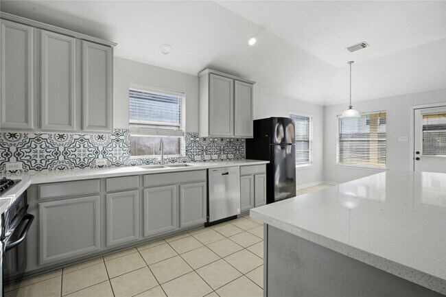 Building Photo - 5755 Lightstone Ln