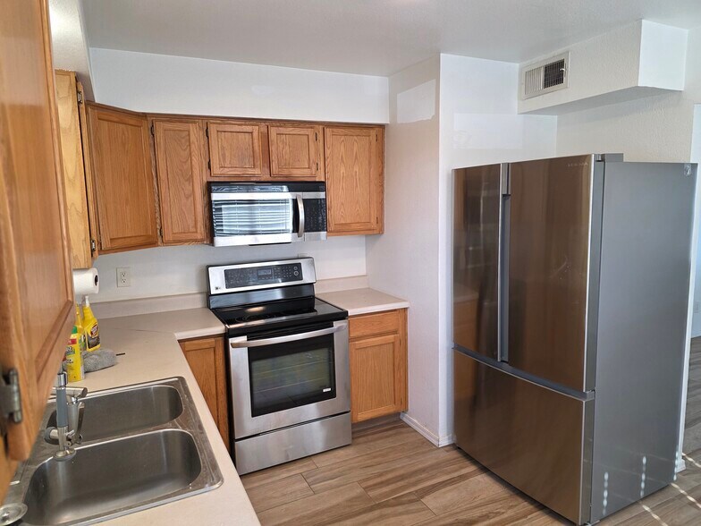 Building Photo - 1314 W 3rd St