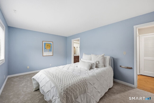 Building Photo - 42 Library Ln