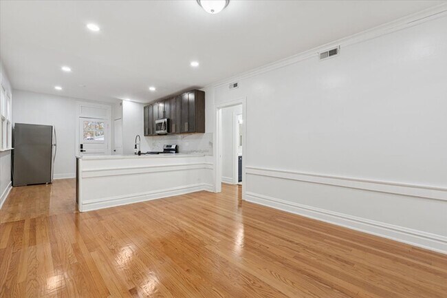 Building Photo - 5412 N Kimball Ave