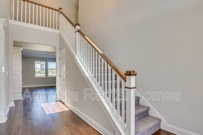 Building Photo - 909 Chesford Dr