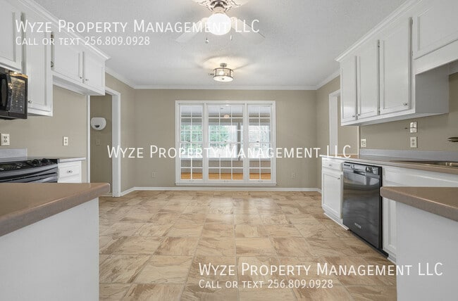 Building Photo - 2202 Manchester Cir SW