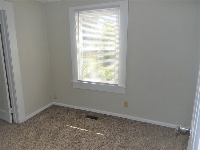 Building Photo - 1015 Oberlin Rd