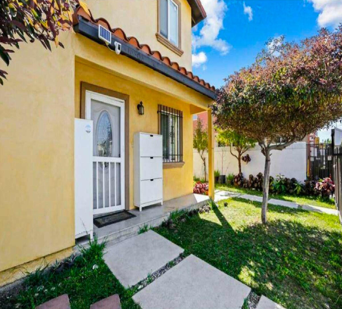 Building Photo - 10306 S Main St