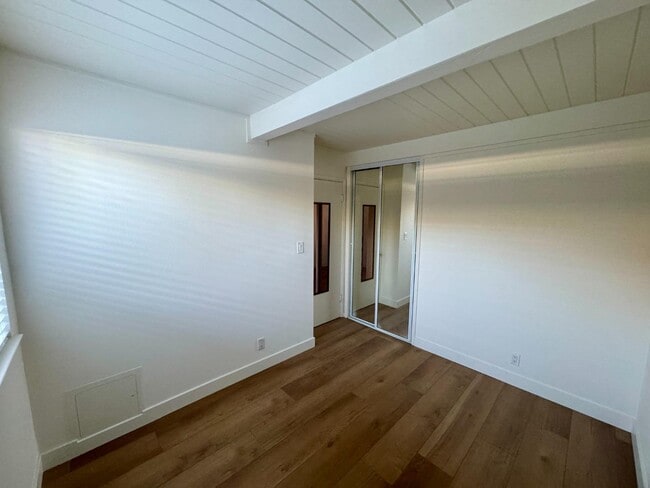 Building Photo - 554 Maple Ave