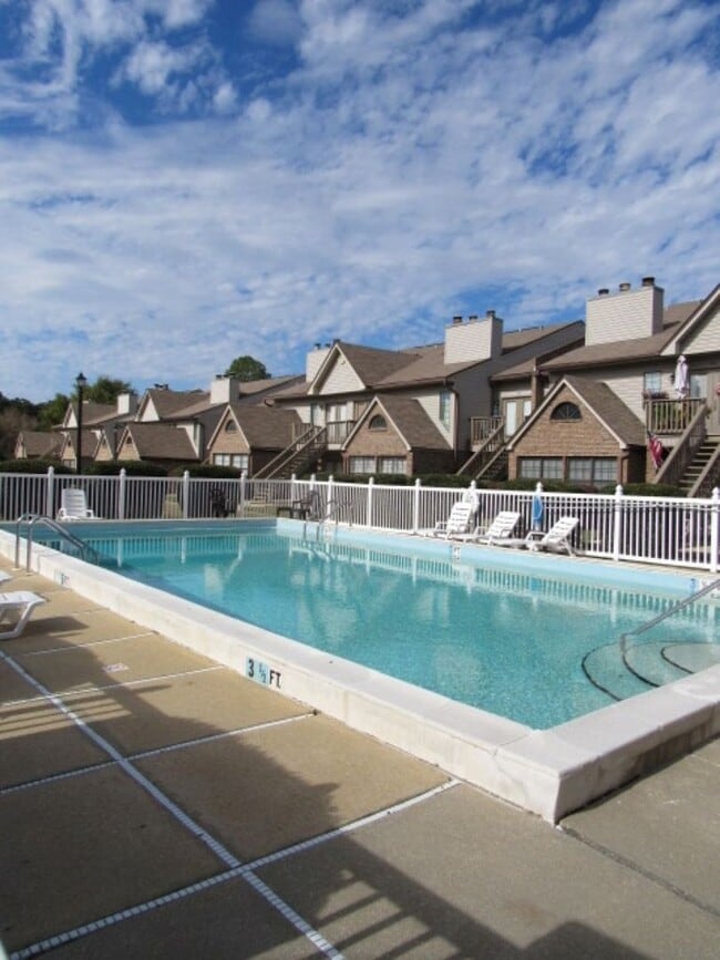 Building Photo - Great location in NE Pensacola!