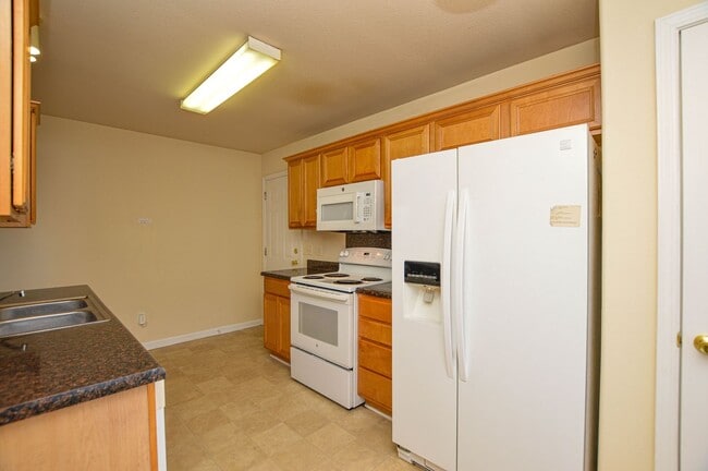 Building Photo - Charming 3 Bed, 2 Bath Home with fenced back yard!-**PRIMARY ON THE MAIN** COMING SOON!!!