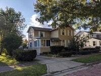 Building Photo - Large 4 Bedroom Home for Rent