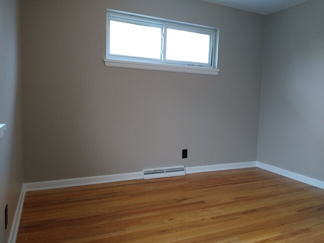 Building Photo - Stunning 4 bedroom 2 bath Virginia Village...