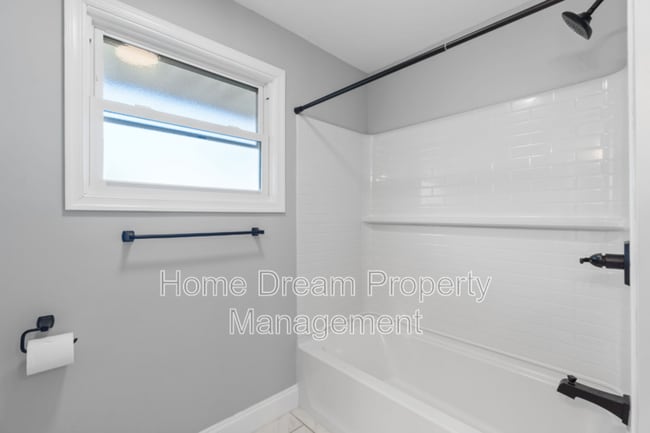 Building Photo - 354 Berry St