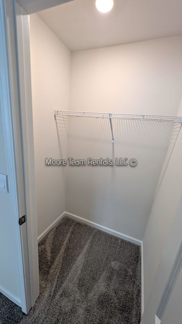 Building Photo - *** MOVE IN SPECTIAL *** Elegant New 3BR T...