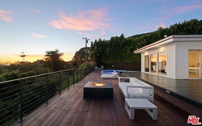 Building Photo - 10134 Angelo View Dr