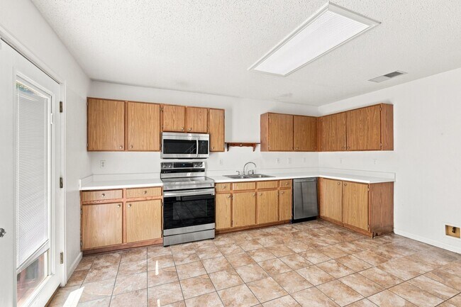 Building Photo - 8018 Chestnut Bluff Dr