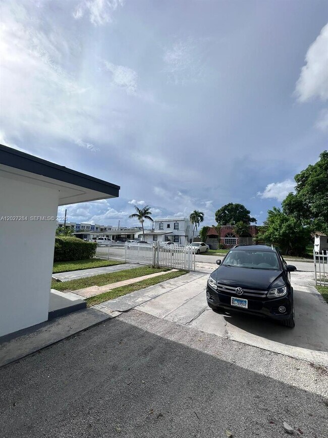 Building Photo - 1130 NW 76th St