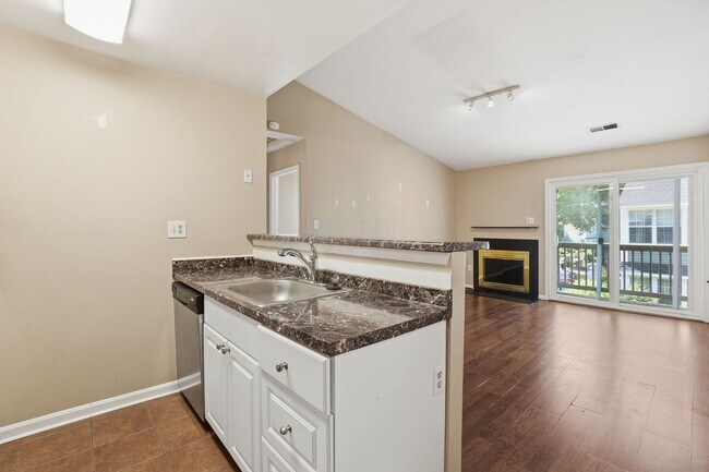 Building Photo - NICELY UPDATED 1 BEDROOM 1 BATHROOM CONDO IN EXCELLENT LOCATION!!