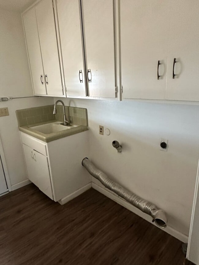 Building Photo - 11465 Ave 200