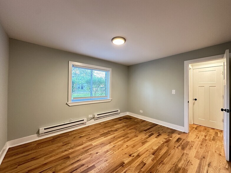 Building Photo - 440 W Elm St