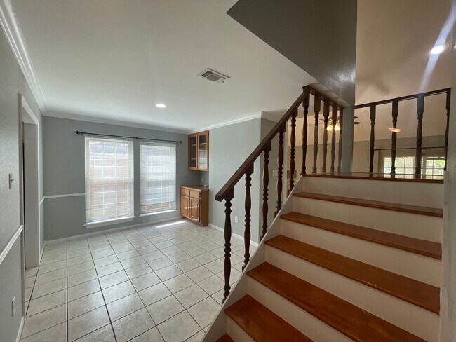 Building Photo - 4625 Vail St