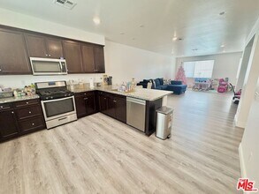 Building Photo - 14412 Kiwi Ln