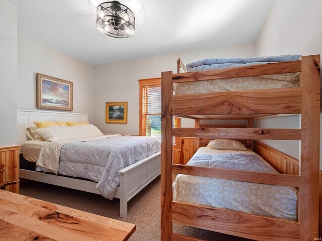 Building Photo - 1905 E 750 S