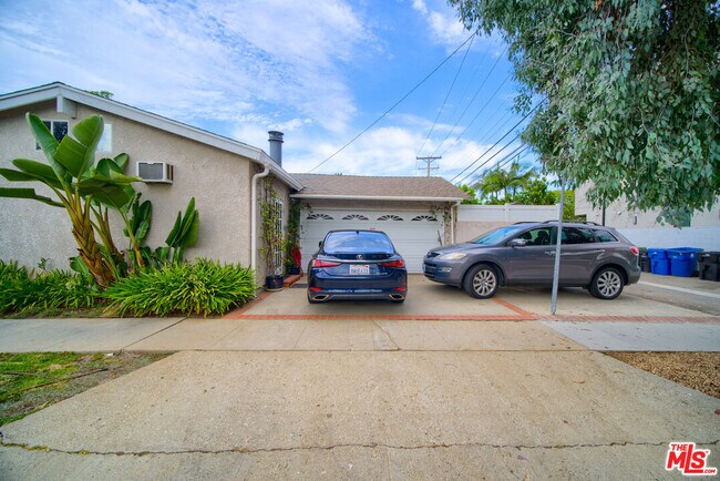 Building Photo - 3282 Stoner Ave