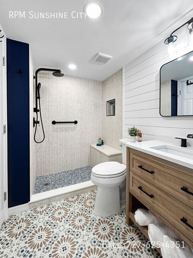 Building Photo - 4775 Cove Cir
