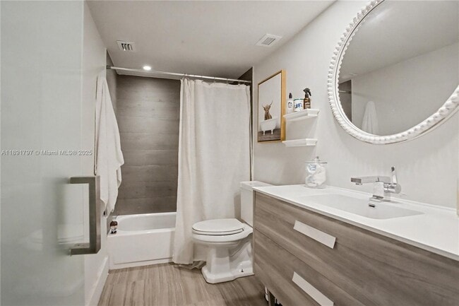 Building Photo - 10000 W Bay Harbor Dr