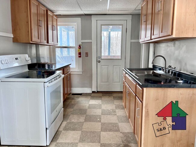 Building Photo - Cozy 3BR Cottage - Heat Included!