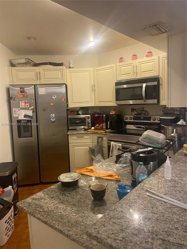 Building Photo - 9701 Fontainebleau Blvd