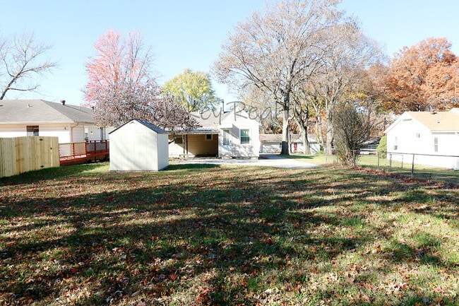 Building Photo - 2201 S Claremont Ave