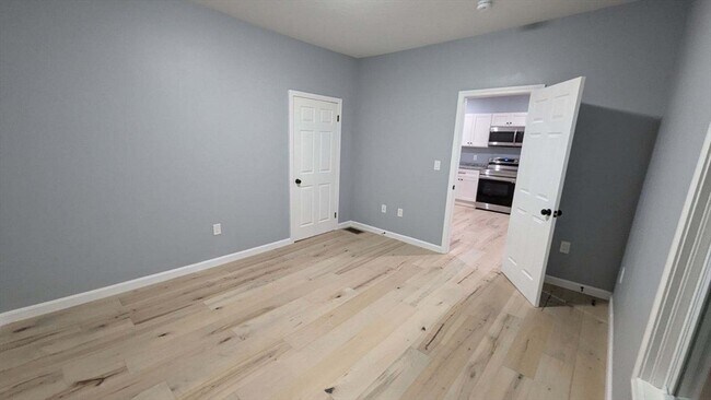 Building Photo - 60 Dunham St