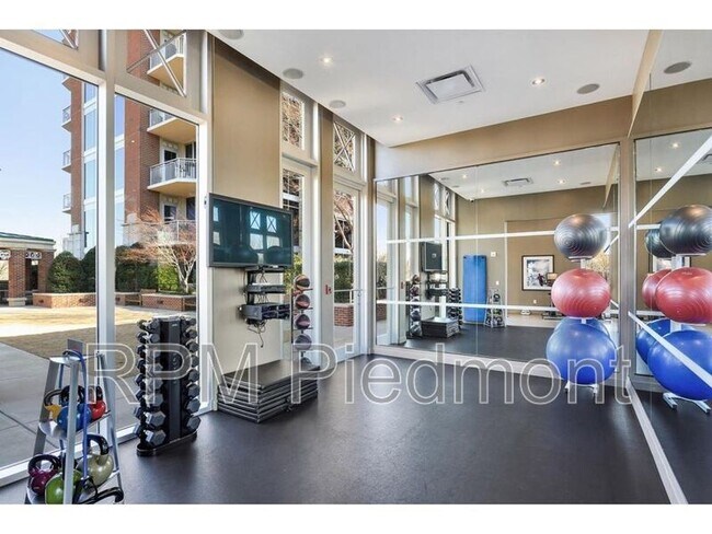 Building Photo - 1820 Peachtree Rd