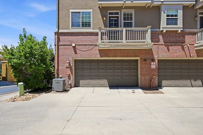Building Photo - $2,640.95 -  3 Bed, 2.5 Bath Townhome in Denver with Attached Garage and Central AC!
