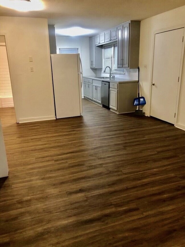 Building Photo - 1415 2nd St