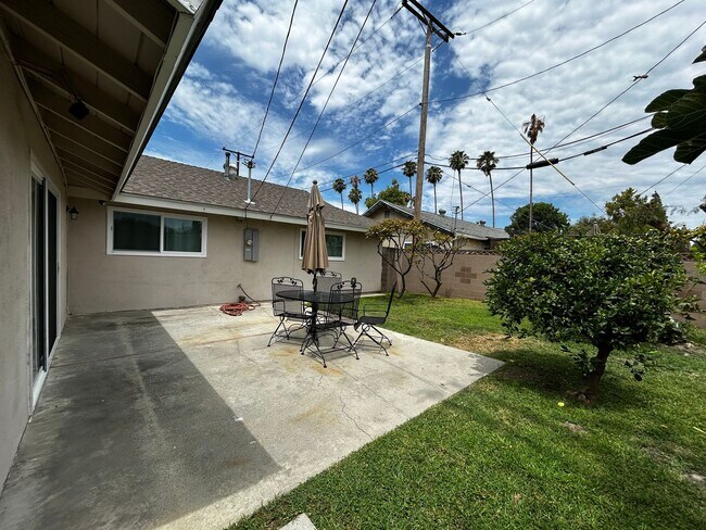 Building Photo - Beautifully Remodeled 3-Bedroom Home for Lease in a Highly Desirable Neighborhood