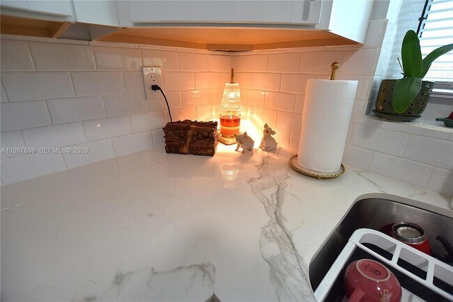 Building Photo - 2572 Emory Dr W