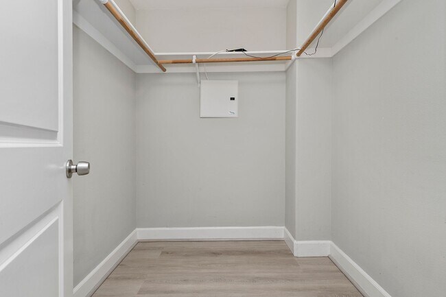 Building Photo - 562 Lambert Terrace